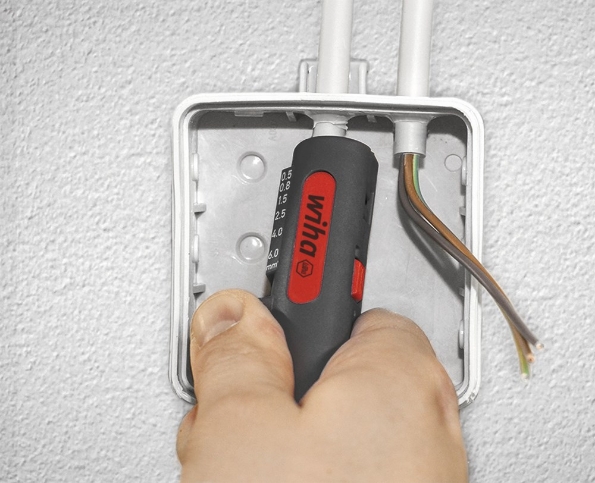 Afbeelding - https-www-ez-catalog-nl-Asset-9b0b27f2ed234c26ab3c545a1abf42c8-ImageFullSize-Anw-Z74000106SB-Abmantelungswerkzeug-multifunktionell-03-jpg